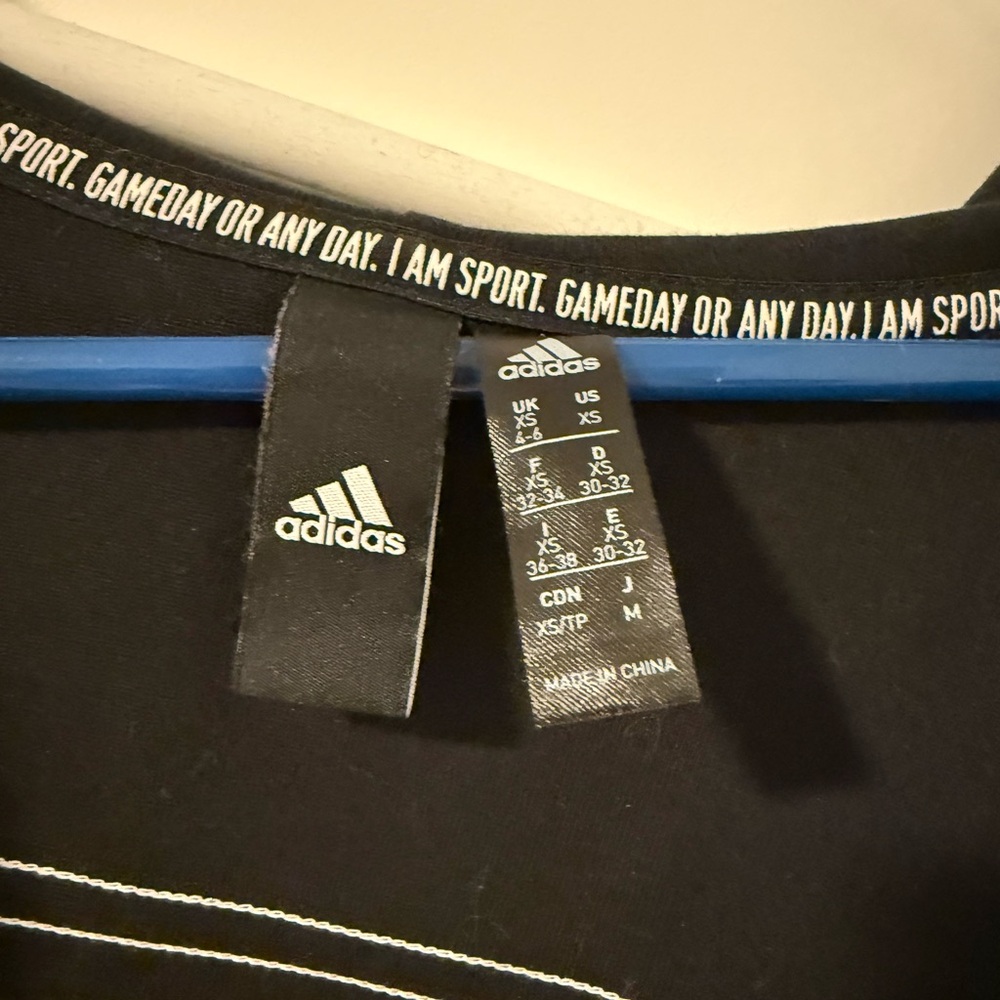 Adidas women’s cropped jacket small - Picture 3 of 4